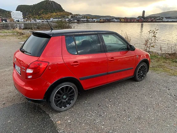 Skoda Fabia 2012 photo 3