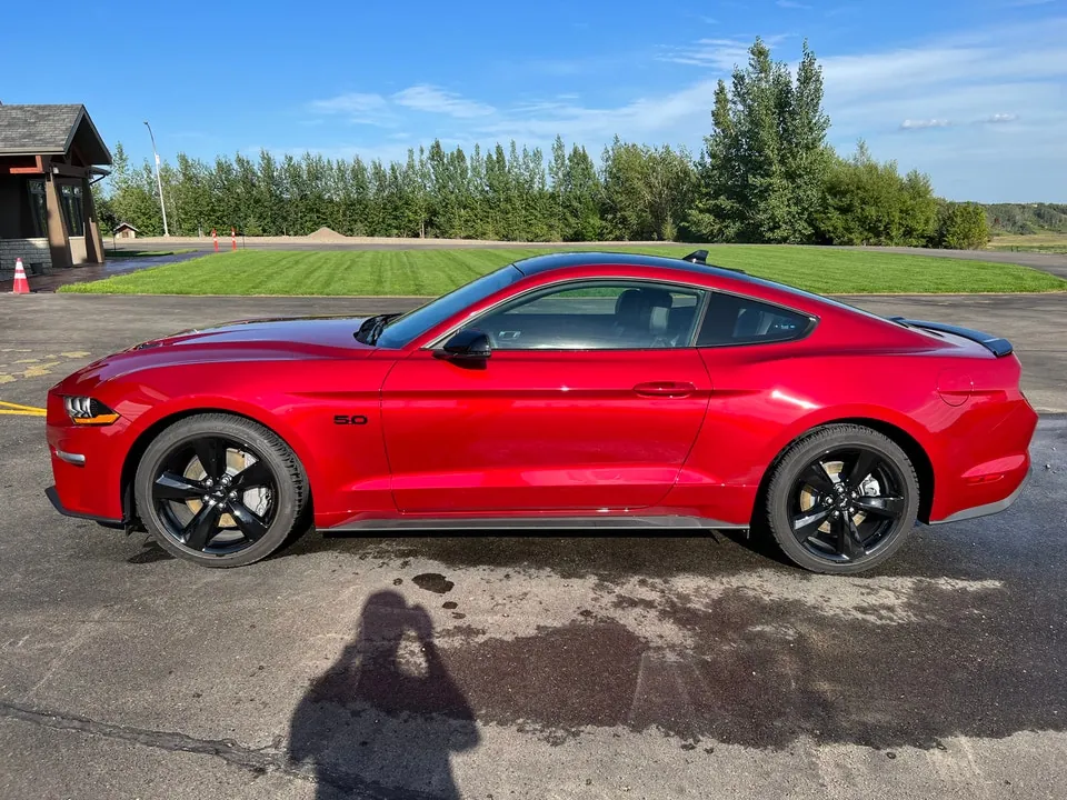 Ford Mustang 2022 photo 3