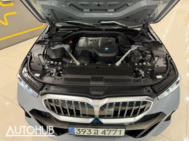 BMW 5 Series 2024 photo 2