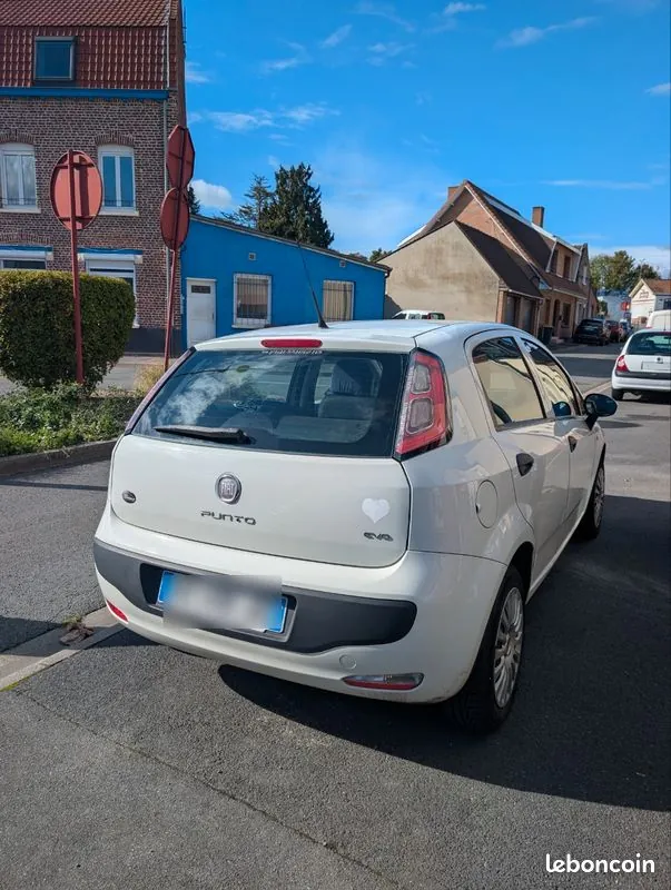 Fiat Punto 2011 photo 2