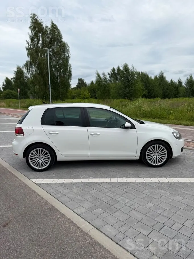 Volkswagen Golf 2010 photo 4