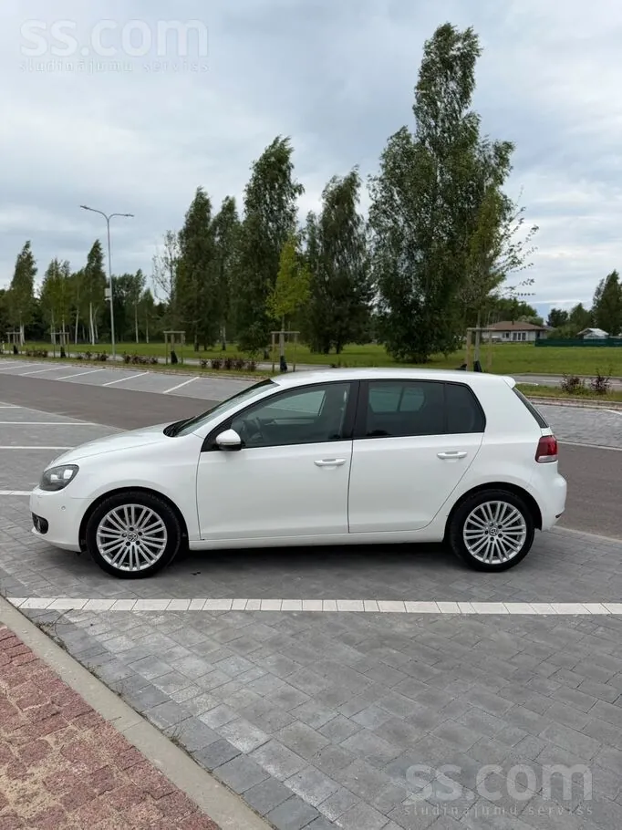 Volkswagen Golf 2010 photo 2