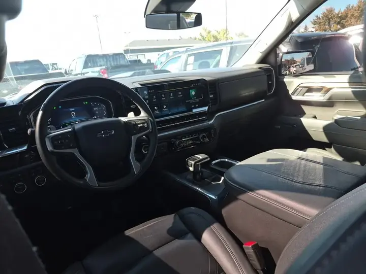 Chevrolet Silverado 1500 2024 photo 2