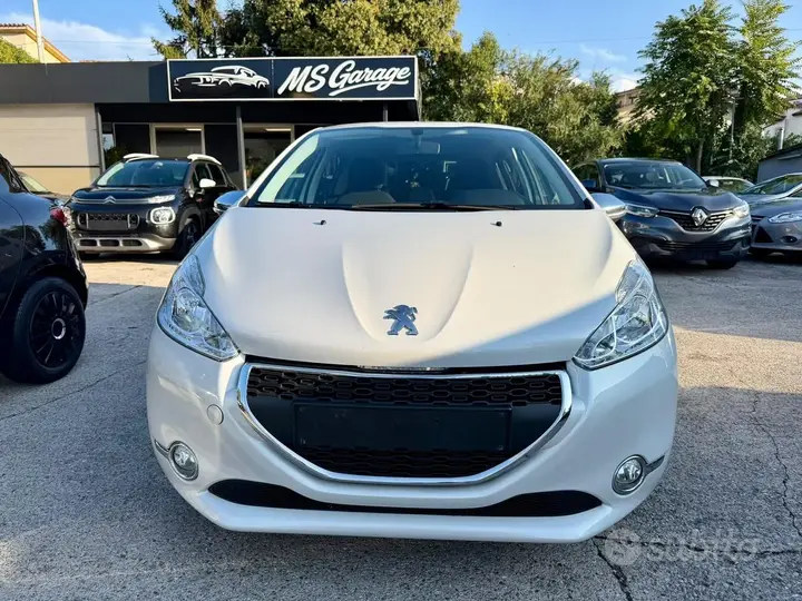 Peugeot 208 2015 photo 2