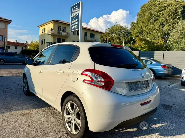 Peugeot 208 2015 photo 4