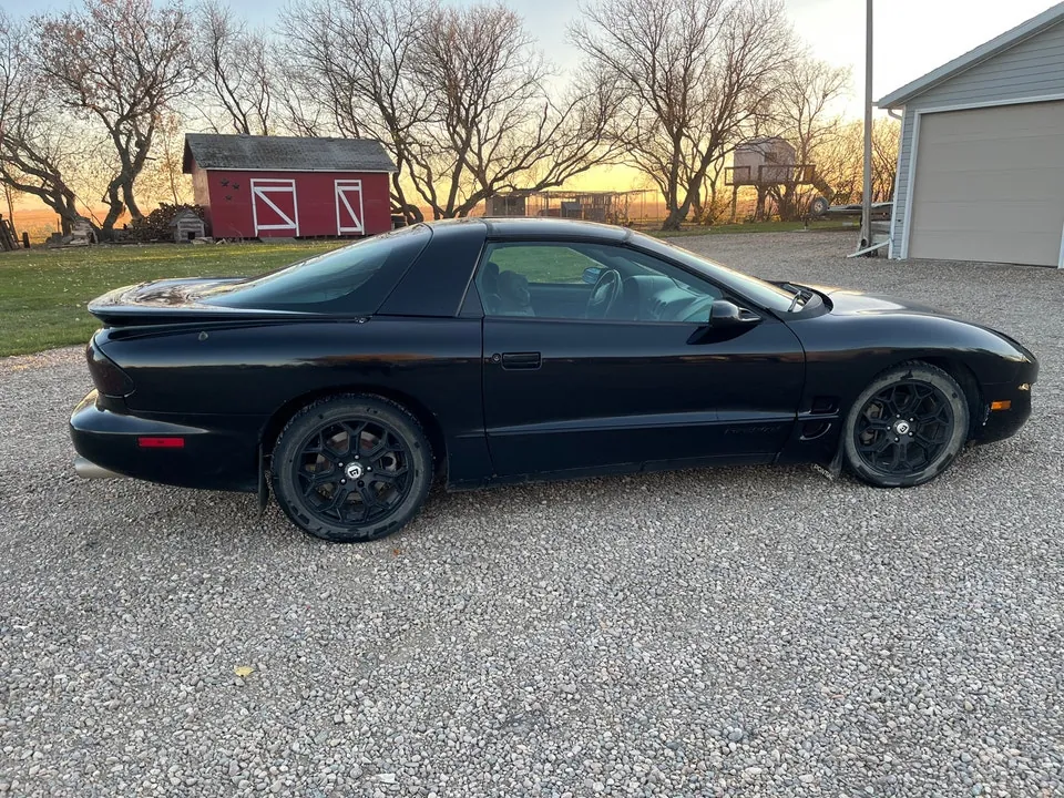 Pontiac Firebird 1998 photo 2