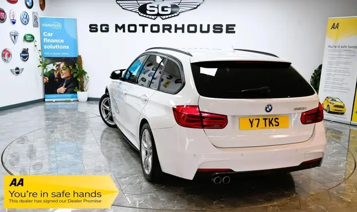 BMW 3 Series 2019 photo 2