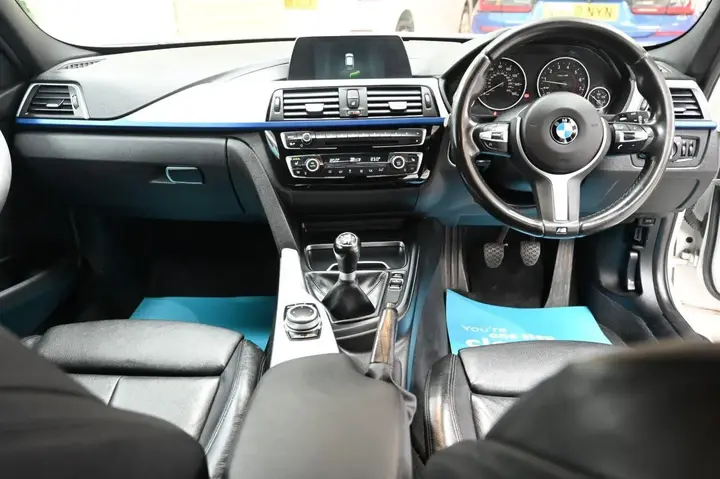 BMW 3 Series 2019 photo 3