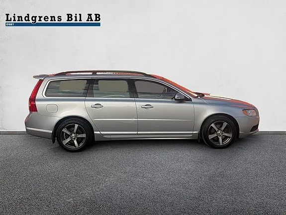 Volvo V70 2010 photo 2