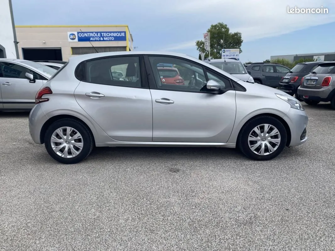 Peugeot 208 2018 photo 4