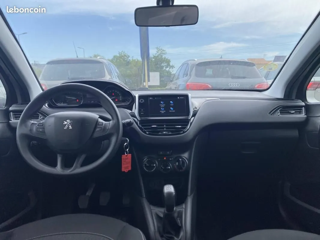 Peugeot 208 2018 photo 3