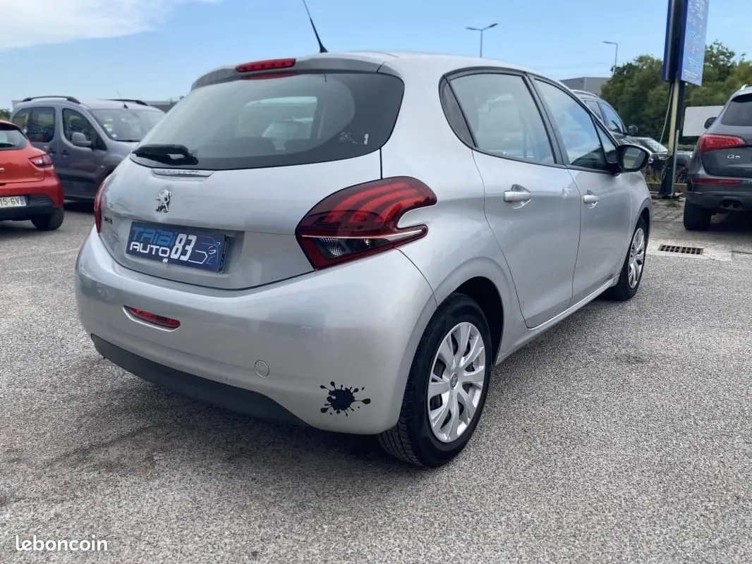 Peugeot 208 2018 photo 2