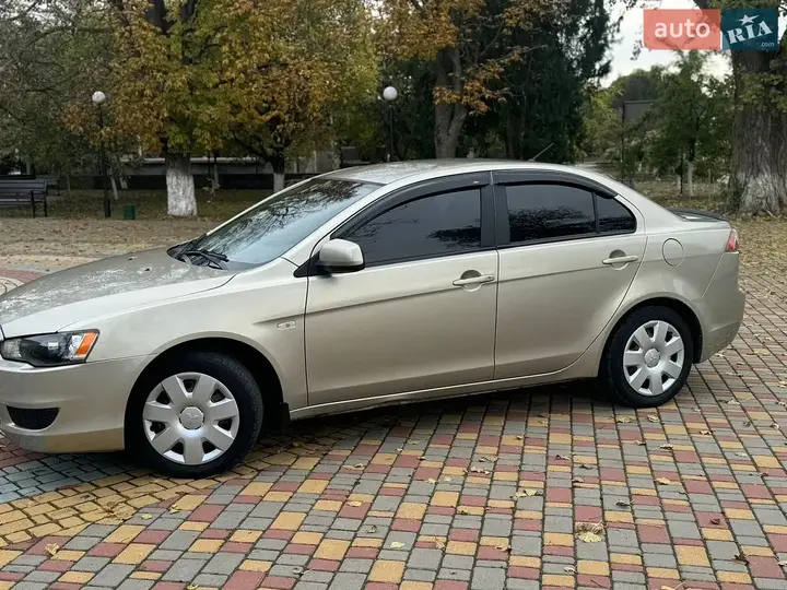 Mitsubishi Lancer 2010 photo 4