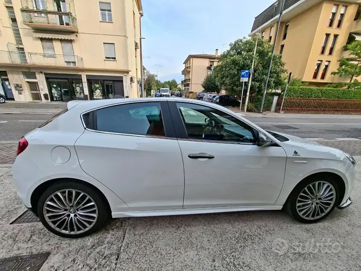 Alfa Romeo Giulietta 2014 photo 5