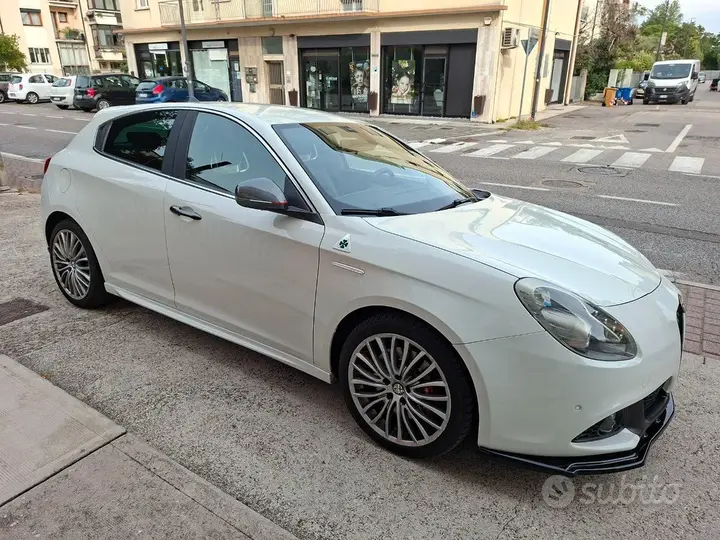 Alfa Romeo Giulietta 2014 photo 3