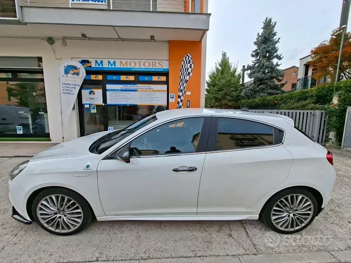Alfa Romeo Giulietta 2014 photo 4