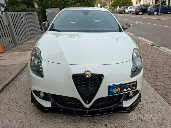 Alfa Romeo Giulietta 2014 photo 2