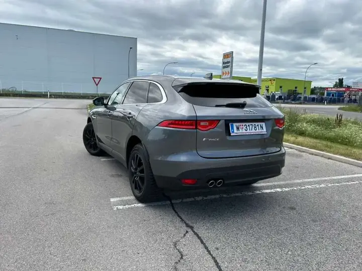 Jaguar F-Pace 2017 photo 2