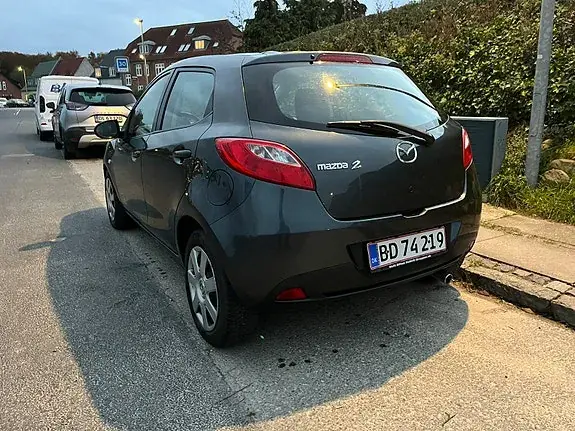 Mazda 2 2008 photo 2