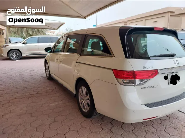 Honda Odyssey 2016 photo 2