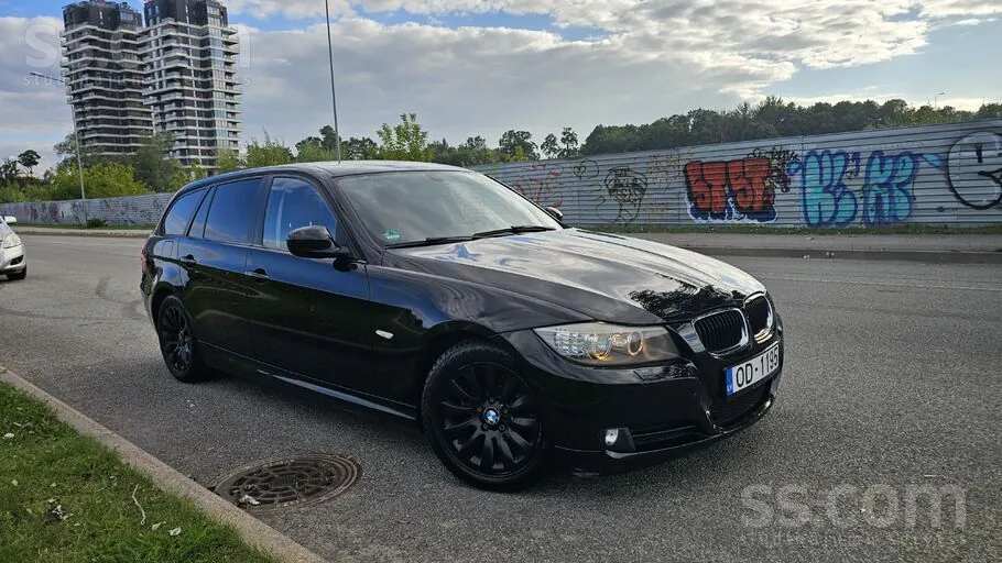 BMW 320 2012 photo 2