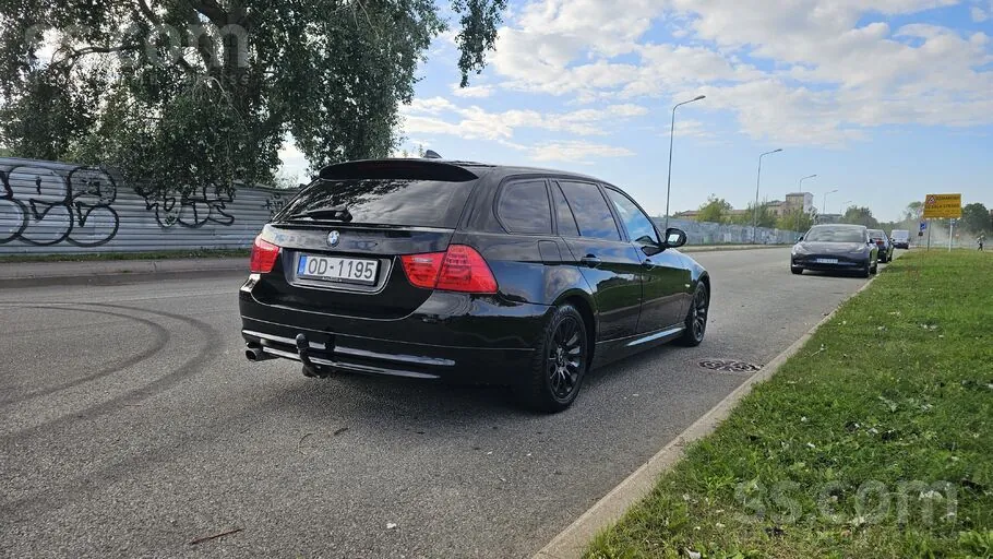 BMW 320 2012 photo 4