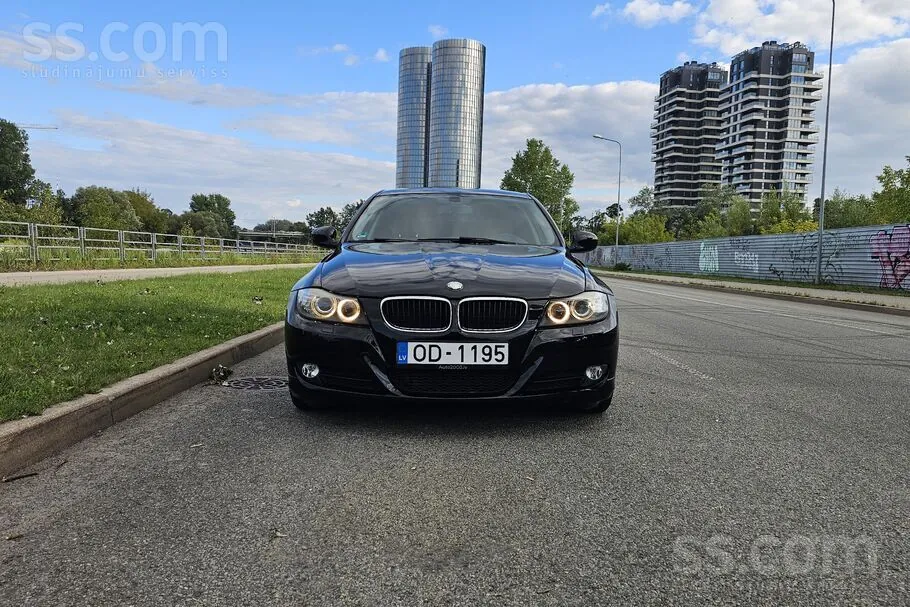 BMW 320 2012 photo 3