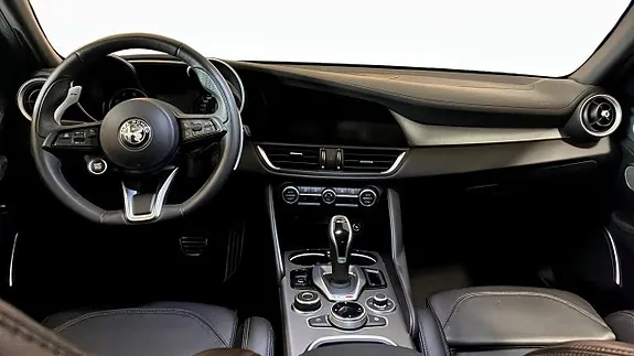 Alfa Romeo Giulia 2022 photo 4