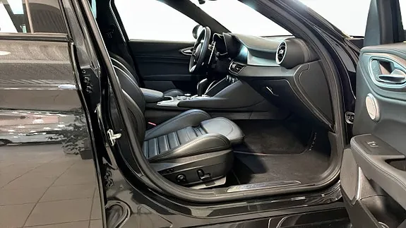 Alfa Romeo Giulia 2022 photo 3