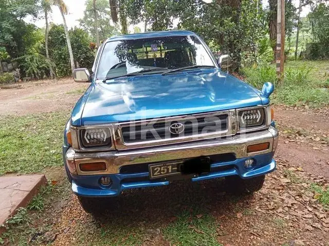 Toyota Hilux 1993 photo 2