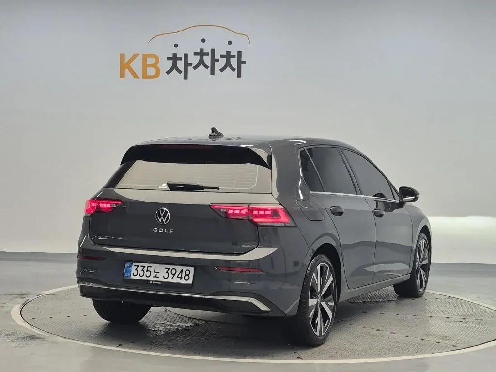 Volkswagen Golf 2025 photo 3
