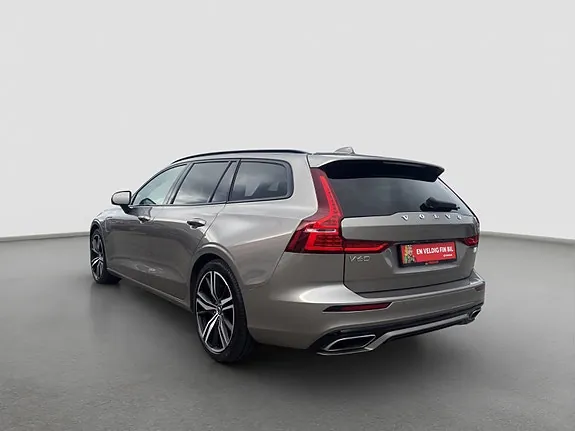 Volvo V60 2022 photo 3