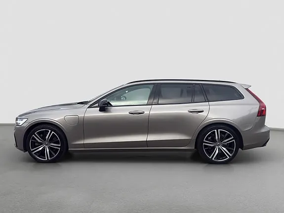 Volvo V60 2022 photo 2