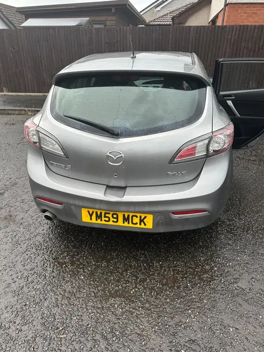 Mazda Mazda3 2011 photo 3