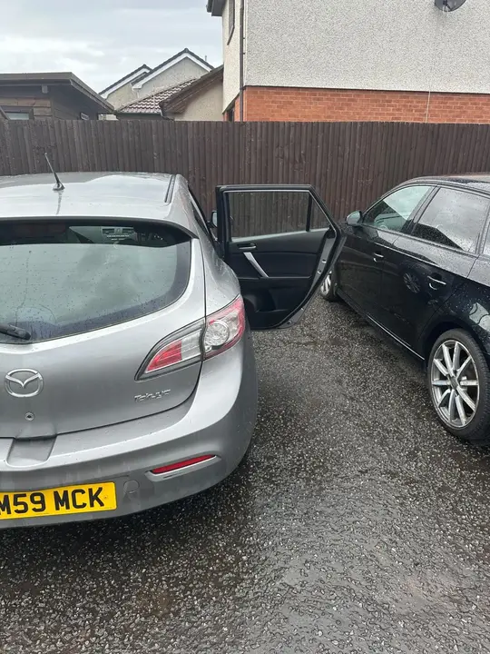 Mazda Mazda3 2011 photo 2