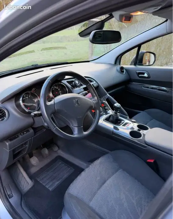 Peugeot 3008 2012 photo 2