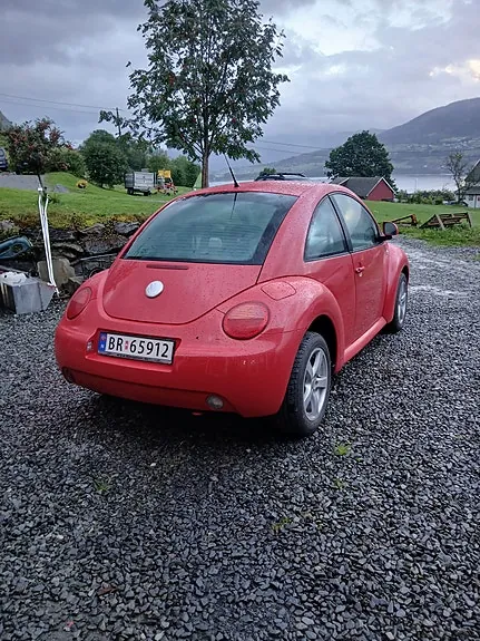 Volkswagen New Beetle 2000 photo 3