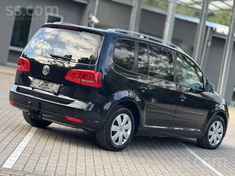 Volkswagen Touran 2011 photo 2