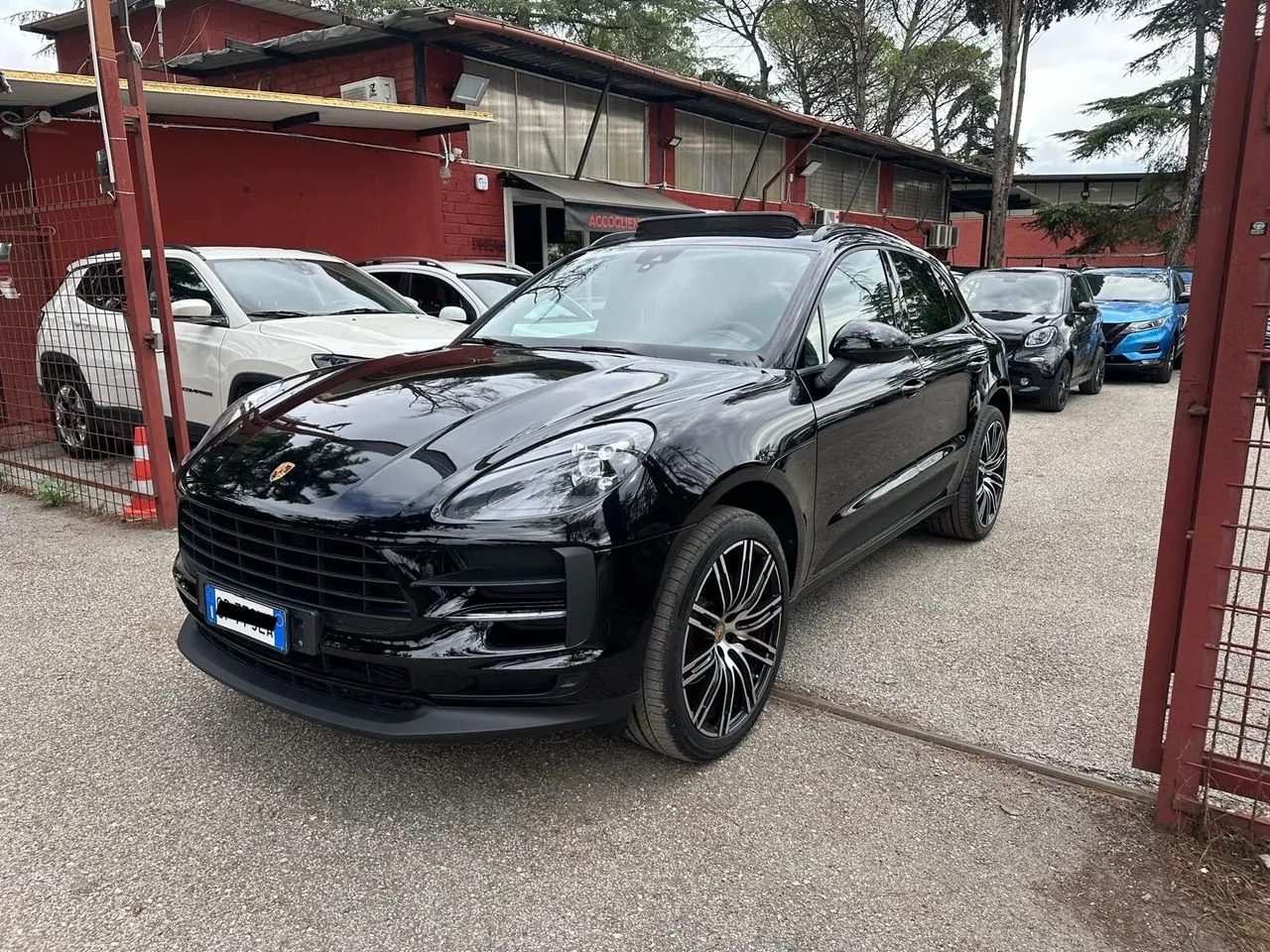 Porsche Macan 2021 photo 2
