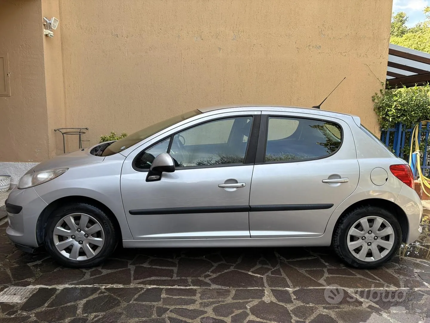 Peugeot 207 2008 photo 2