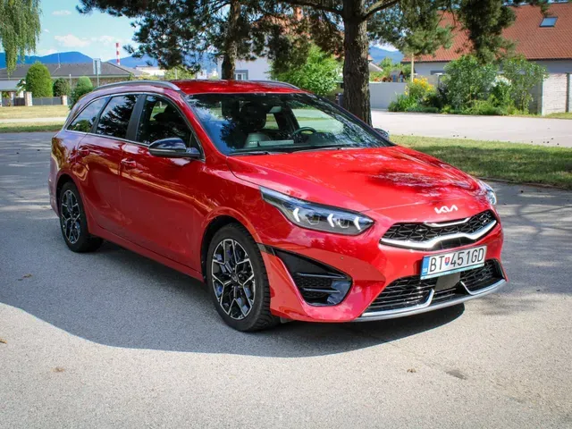 Kia Ceed Sw 2023 photo 2
