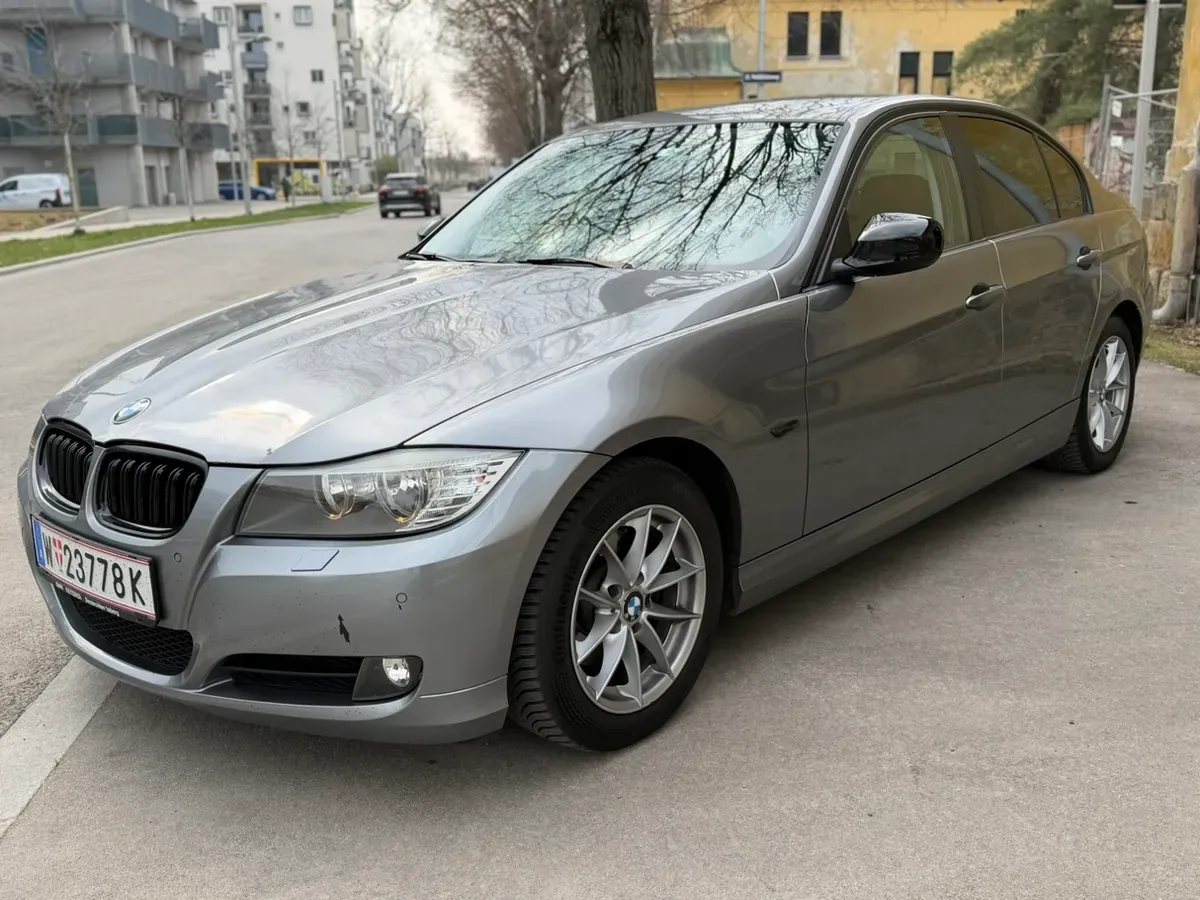 BMW 3 Series 2010 photo 3