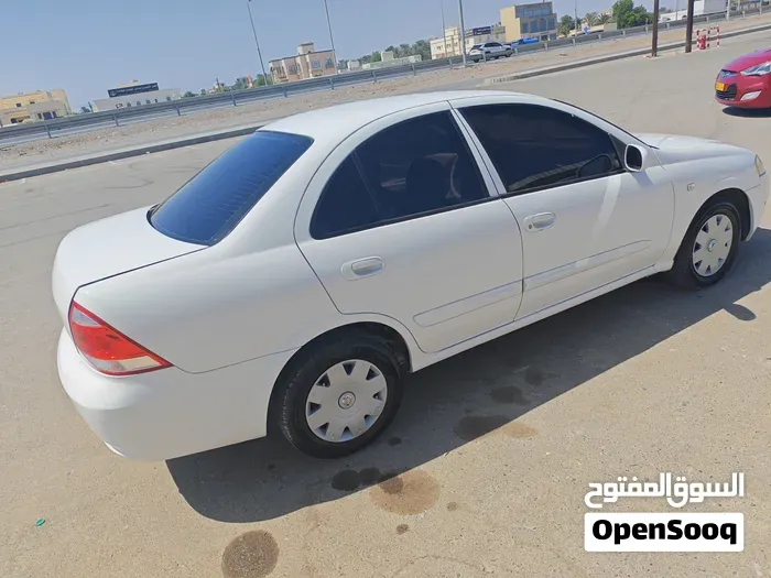 Nissan Sunny 2011 photo 2