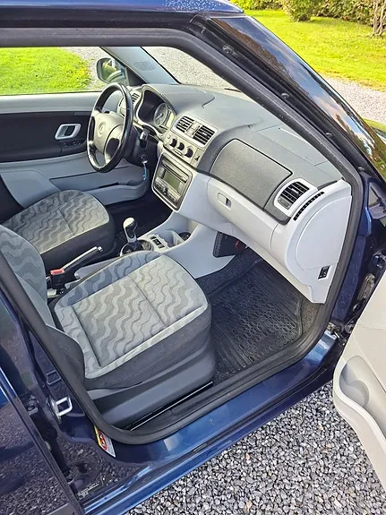 Skoda Fabia 2009 photo 5