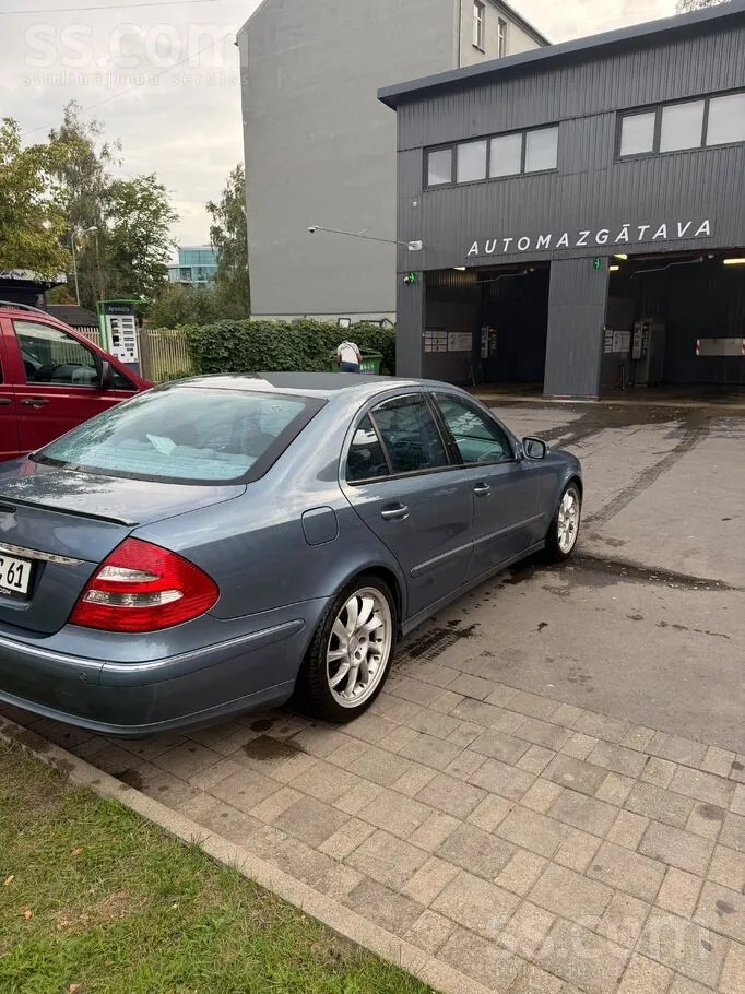 Mercedes-Benz E270 2002 photo 4