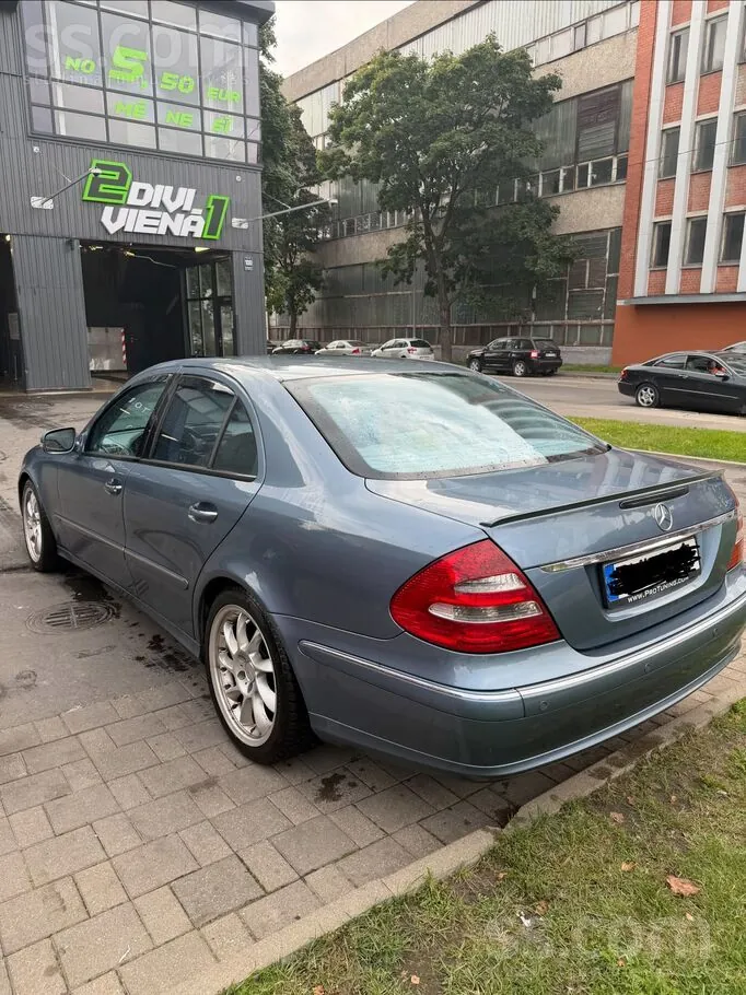 Mercedes-Benz E270 2002 photo 5