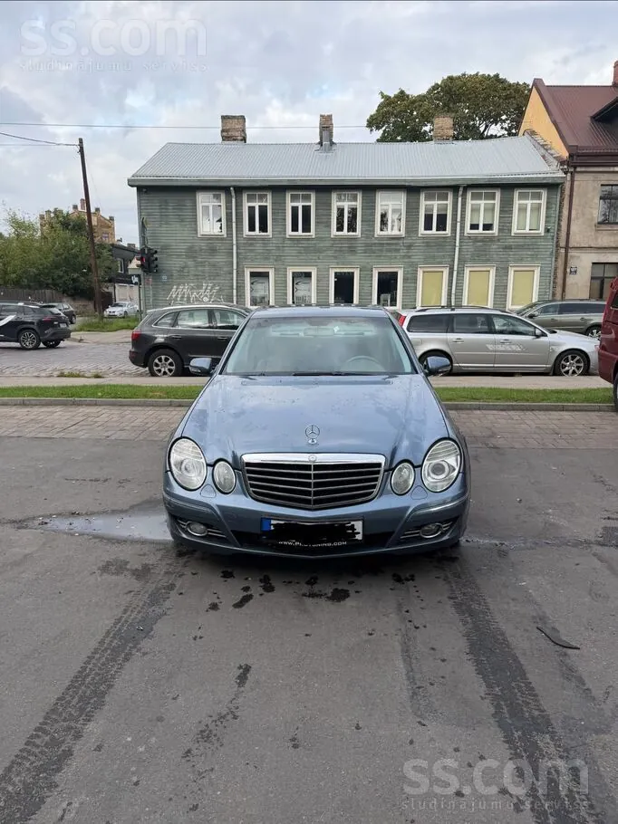 Mercedes-Benz E270 2002 photo 2