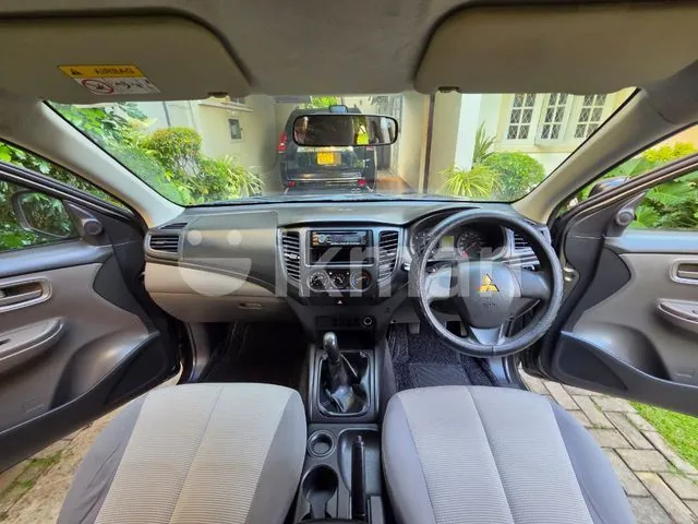 Mitsubishi L200 2015 photo 4