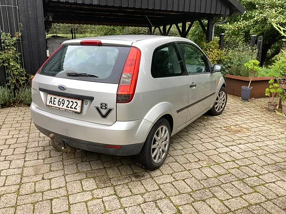 Ford Fiesta 2005 photo 2