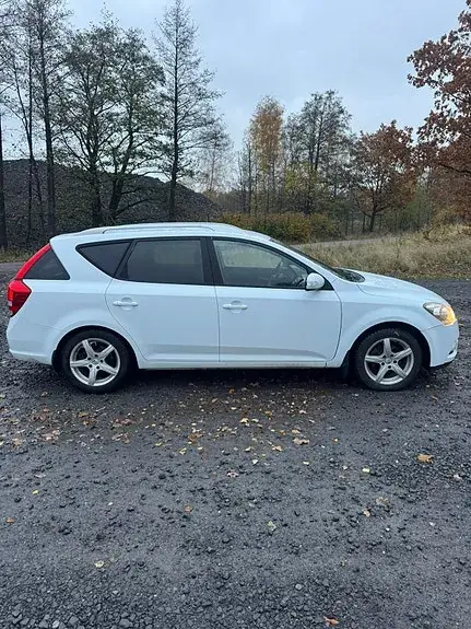 Kia Ceed 2011 photo 3